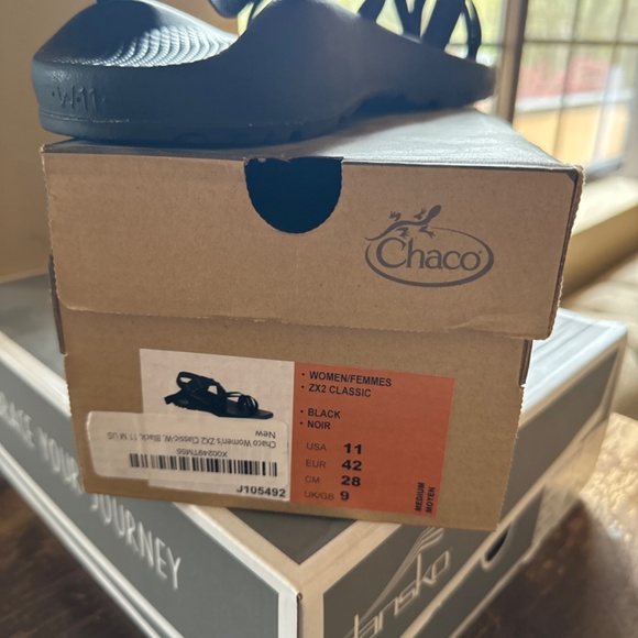 NIB Women’s Chaco Sandals - Picture 2 of 3